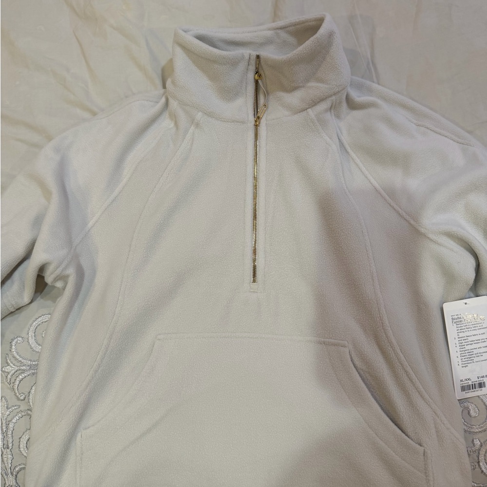 Scuba Tumbled Fleece Funnel-
Neck Half Zip
Colour Bone/Gold
Size XL/XXL - Picture 5 of 10
